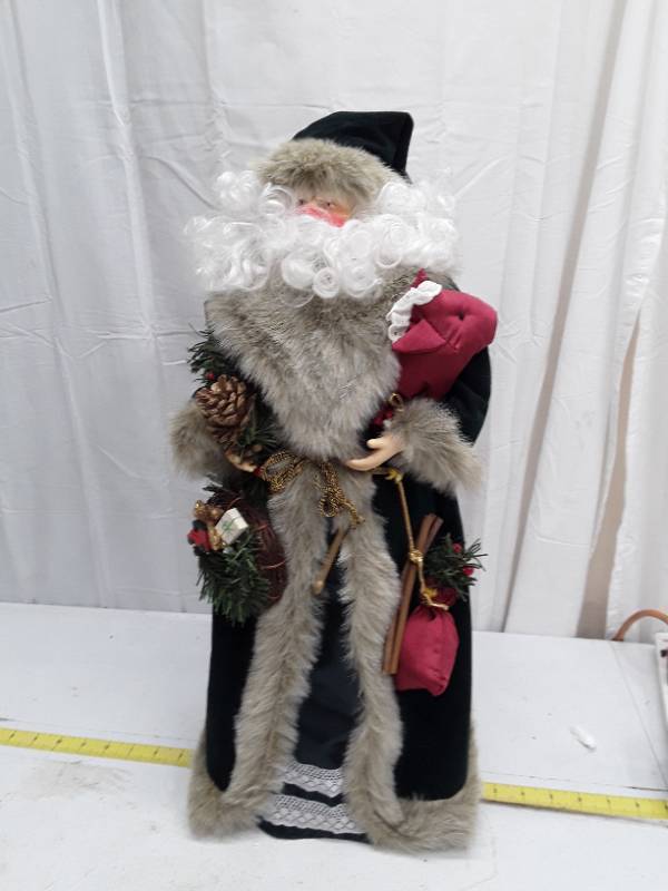lot 32748 image: Traditional Santa Claus Decorative Figure in Green Velvet Robe