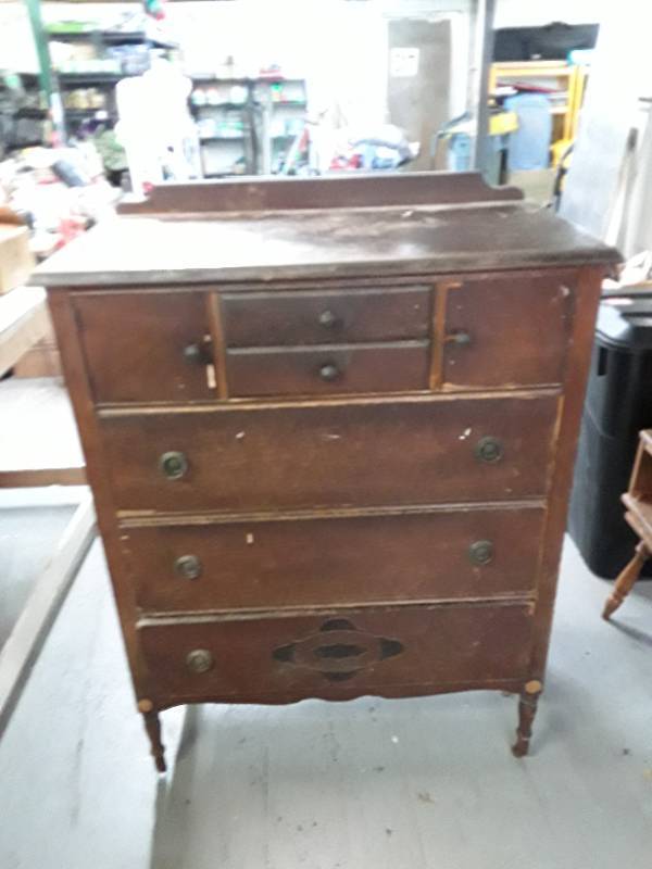 lot 32774 image: Antique Wood Dresser with 5 Drawers and Decorative Hardware