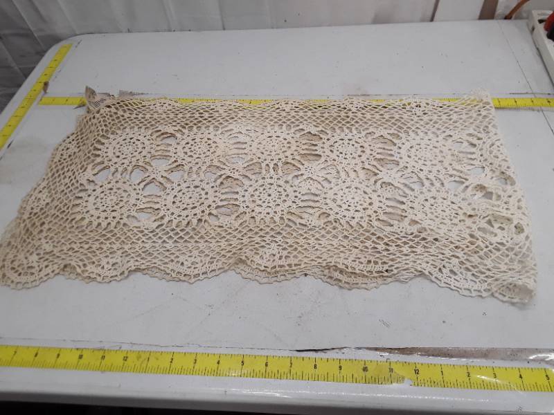lot 32825 image: Handmade Cotton Crochet Lace Doily - 15 x 54