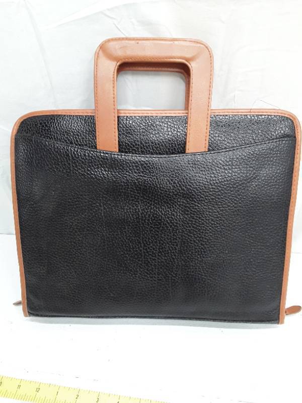 lot 32827 image: Time Planner A180 Brown Leather Portfolio Organizer
