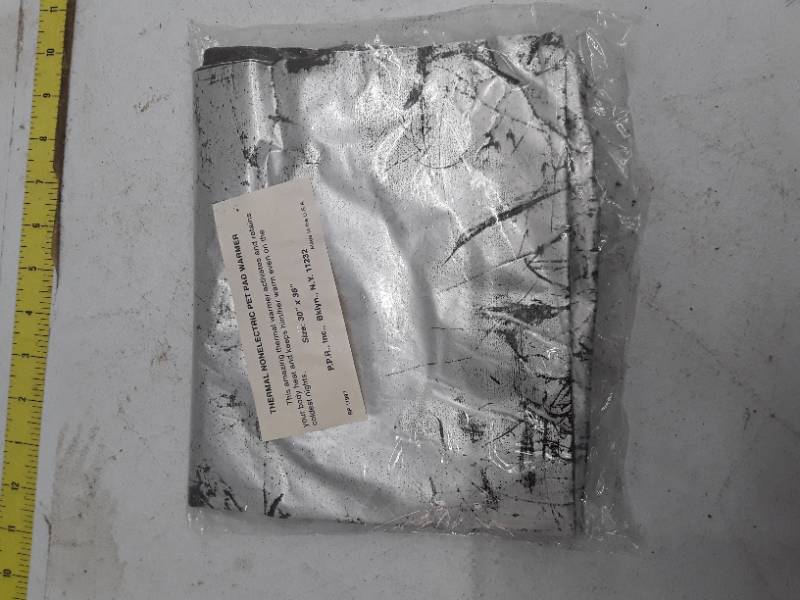 lot 32831 image: Thermal Nonelectric Pet Pad Warmer 30x36 PPR Inc USA Made