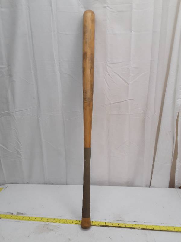 lot 32842 image: Spalding Official Blue Streak Softball Bat, 34 long