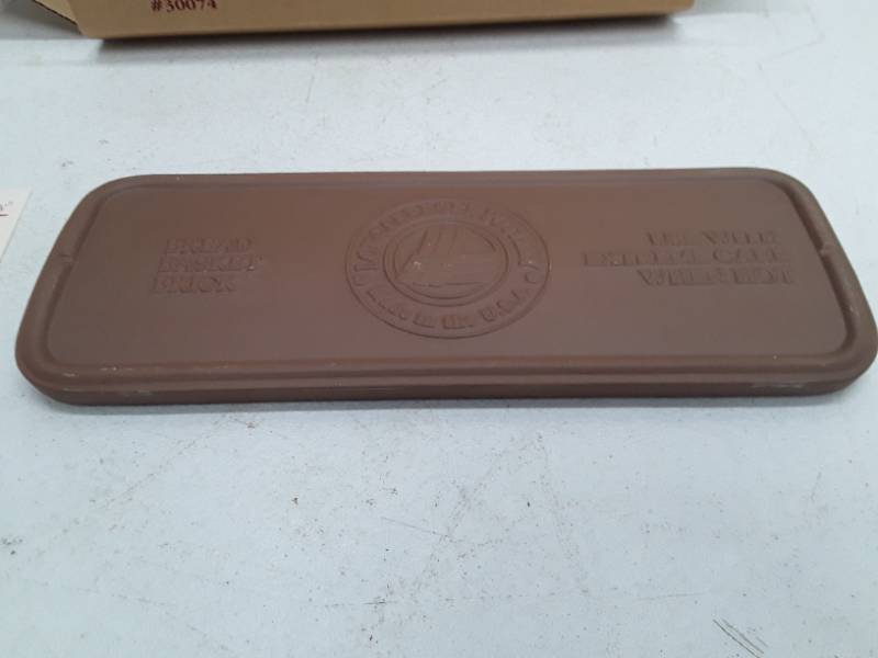 lot 32846 image: Longaberger Bread Basket Brick Item #30074 Brown Pottery Mold