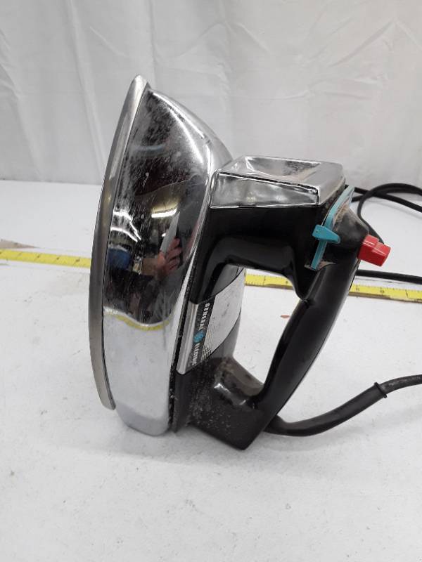 lot 32862 image: General Electric Perm Press Steam Iron