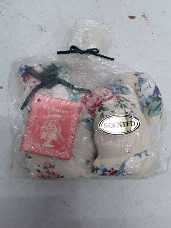 lot 32866 image: Victorian Lane Stuffed Scented Cat