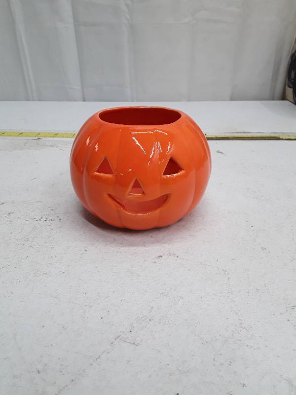 lot 33087 image: Ceramic Halloween Pumpkin Jack-o-Lantern Candle Holder
