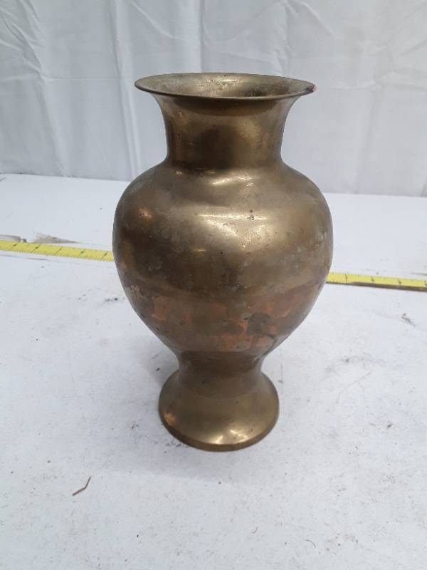 lot 33104 image: SMC Korean Brass Decorative Vase