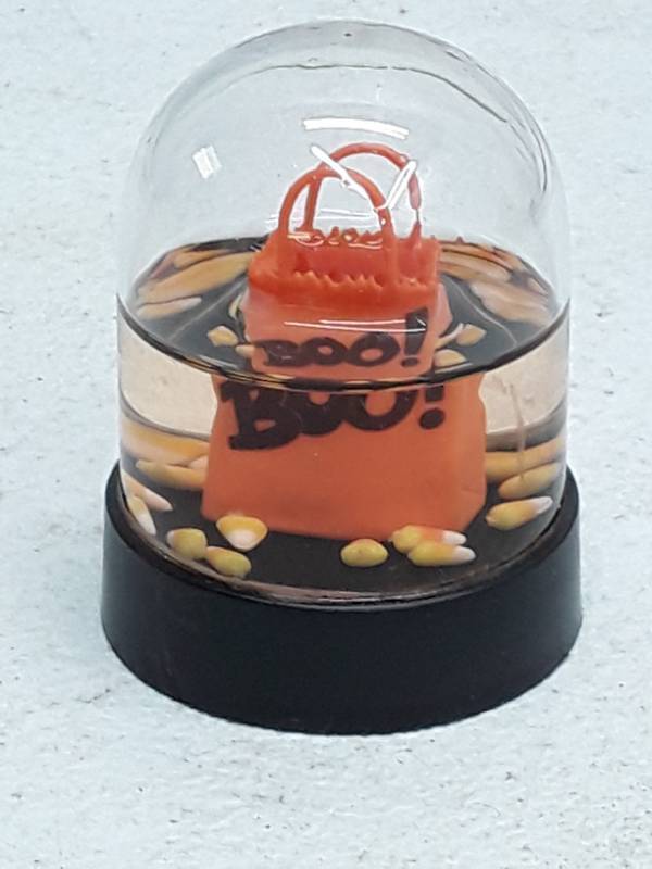 lot 33112 image: Halloween BOO Trick or Treat Bag Snow Globe