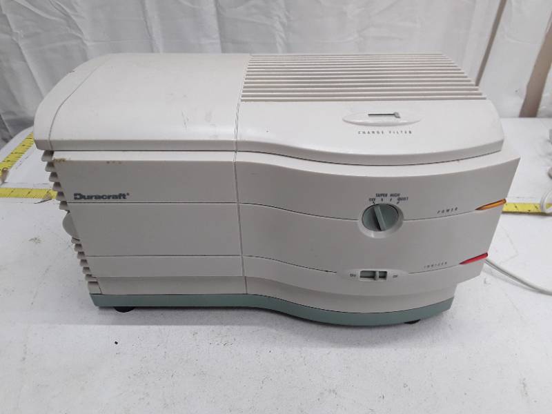 lot 33209 image: Duracraft Air Purifier with Ionizer and Filter Change Indicator, Does not power on