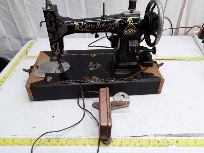 lot 33215 image: White Rotary Sewing Machine FR3400960