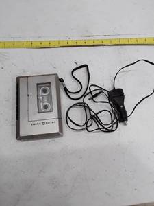 lot 33455 image: Vintage General Electric Portable Cassette Player, not sure if works.
