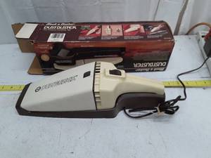 lot 33458 image: Vintage Black & Decker Cordless Dustbuster Handheld Vacuum 1985 9330 Read, does not power on.
