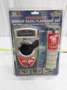 lot 33469 image: Emergency Wind-Up Radio and LED Flashlight Combo Set