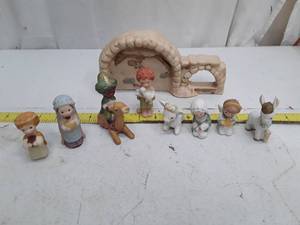 lot 33474 image: Vintage Porcelain Nativity Scene Set with Stable