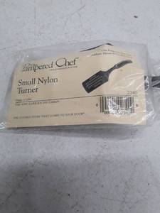 lot 33481 image: 2340 Pampered Chef Small Nylon Turner Spatula Slotted