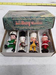 lot 33485 image: Vintage Lil Merry Woodies Christmas Ornaments Set