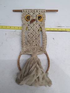 lot 33487 image: Vintage Macram� Owl Wall Hanging