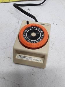 lot 33499 image: Vintage Intermatic TruGuard Multiple Timer Model 323964