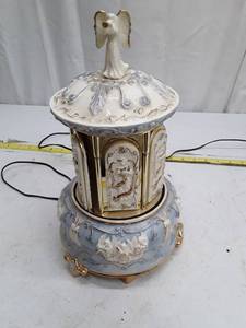 lot 33503 image: Vintage Angel Rotating Musical Lamp, does not power on