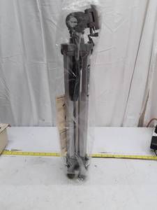 lot 33504 image: New Velbon VE-3 Camera Tripod