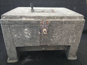 lot 1523 image: Vintage Industrial Tool Box with Compartments