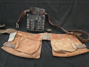 lot 1524 image: Vintage Linemans Climbing Belt and Leather Tool Pouch