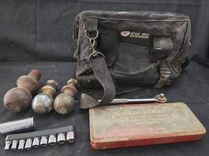 lot 1530 image: Vintage 19pc Socket Wrench Set with Tool Bag and tow hitch set