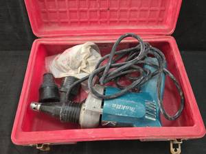 lot 1539 image: Vintage Makita Power Tool in Case w missing handle