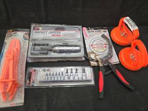 lot 1547 image: Performance Tool Auto Maintenance Kit