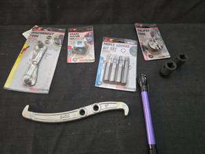 lot 1552 image: Performance Tool Automotive Brake Service Kit