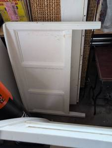 lot 602 image: White Twin Size bed with mattress