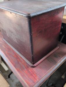 lot 603 image: Vintage Singer Sewing Machine Base Mechanism