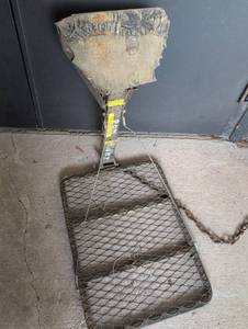 lot 610 image: Vintage Strong Built Industrial Duck Blind Seat