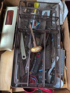 lot 617 image: Vintage lot of kitchen wares
