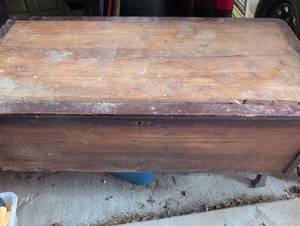 lot 623 image: Antique Wooden Blanket Chest with Lock