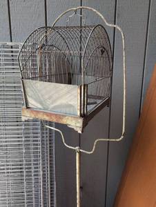 lot 625 image: Vintage Metal Standing Bird Cage with Stand