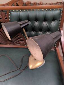 lot 642 image: Vintage Double Gooseneck Heart Base Desk Lamp