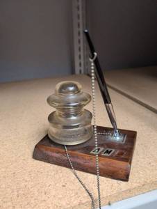lot 644 image: Vintage Glass Insulator Pen Holder Set