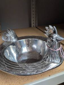 lot 648 image: Vintage Aluminum Rooster Bowl