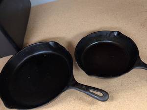 lot 661 image: Vintage Lodge Cast Iron Skillets - Set of 2