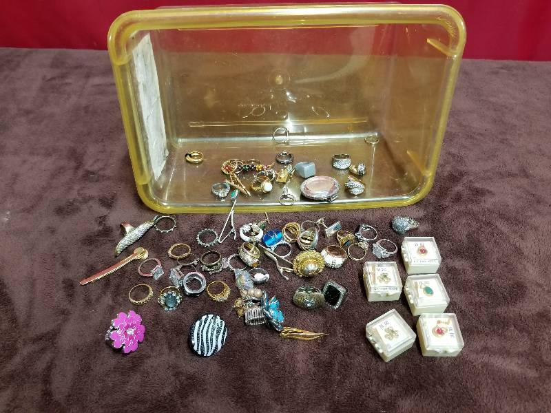 lot 7785 image: Lot of Costume Rings