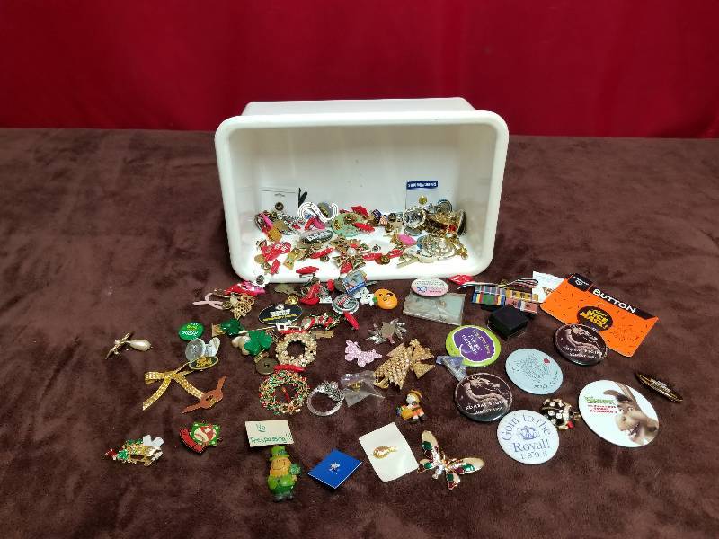 lot 7786 image: Lot of Collectible Fabric Pins