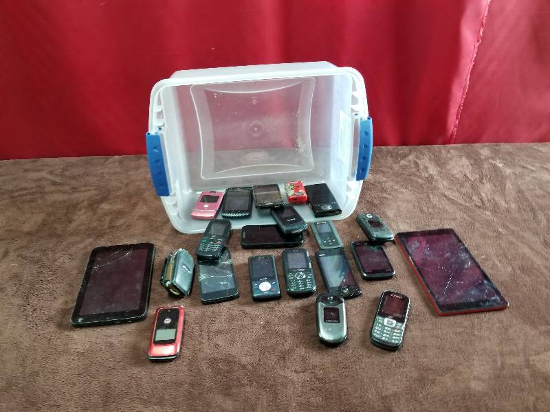 lot 7791 image: Lot of Cellphones
