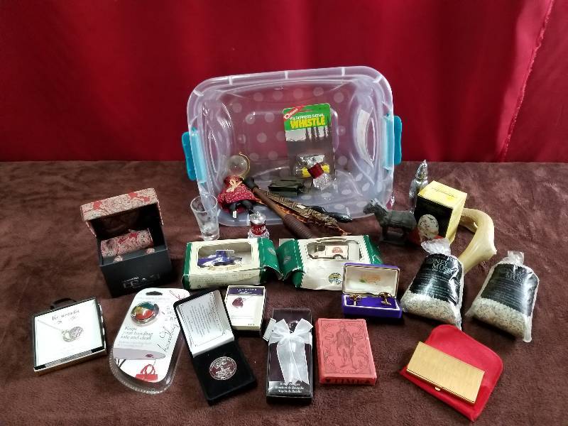 lot 7794 image: Random Items Lot