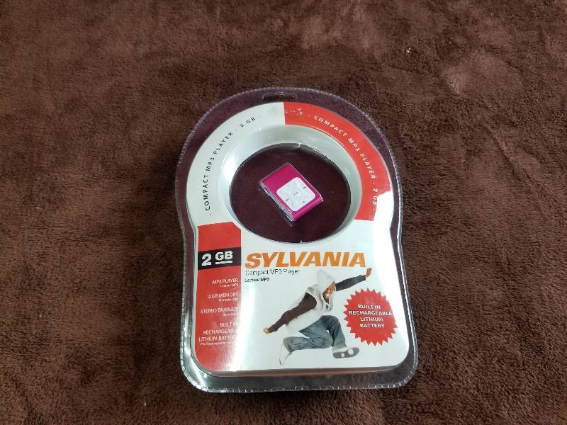 lot 7795 image: 2 GB Sylvania MP3 Player