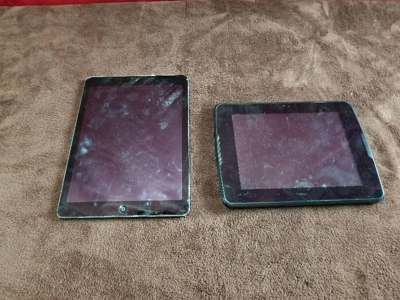 lot 7798 image: Ipad and Polaroid Tablet