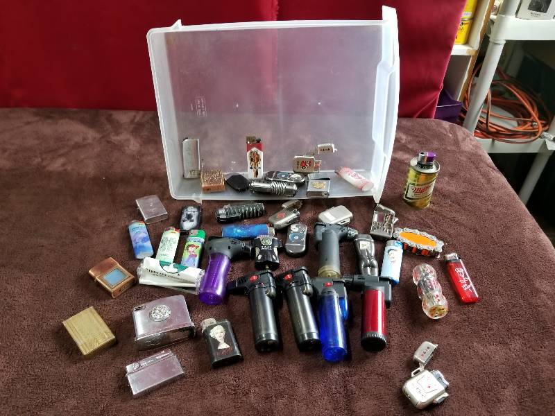 lot 7819 image: Lot of Butane Lighters