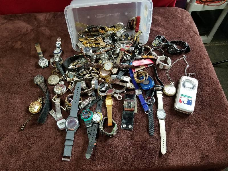 lot 7820 image: Lot of Wicked Cool Watches