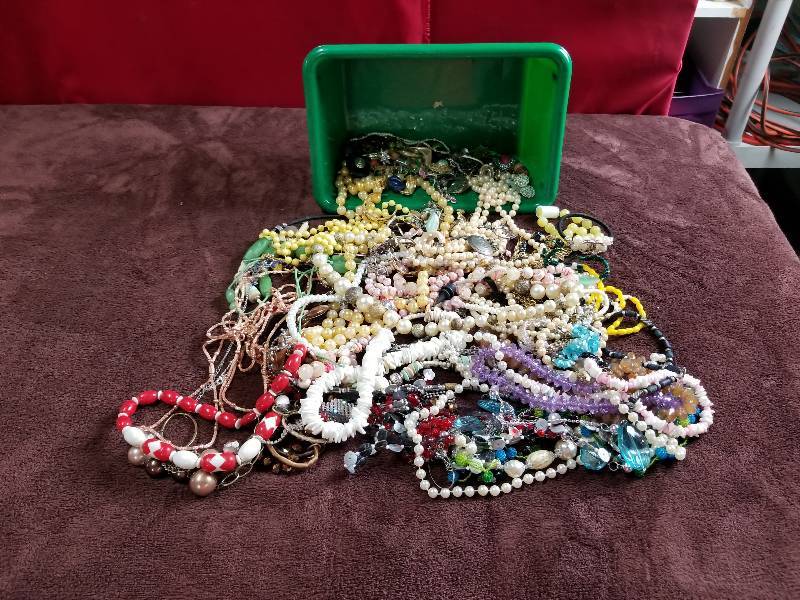 lot 7821 image: Lot of Costume Necklaces