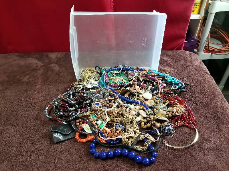 lot 7822 image: Lot of Costume Necklaces